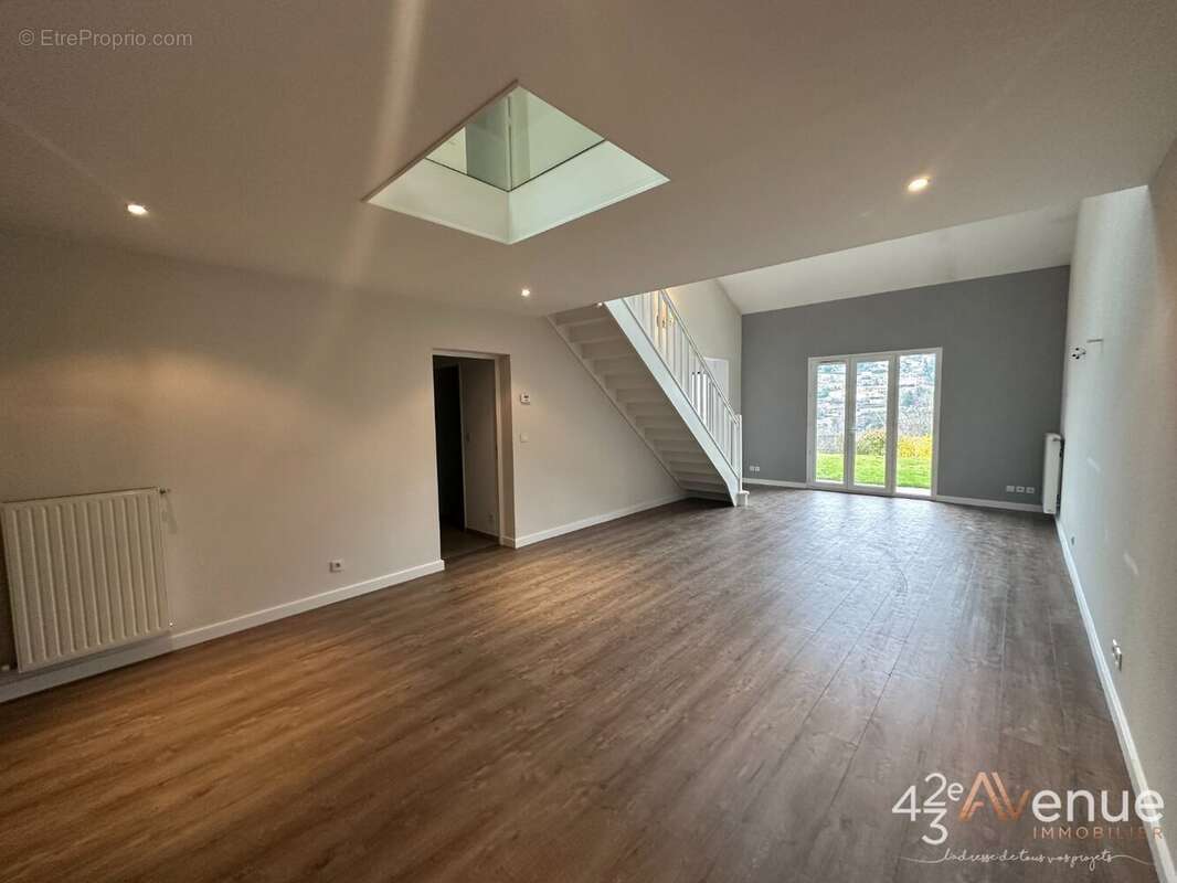 Maison à SAINT-GENEST-LERPT