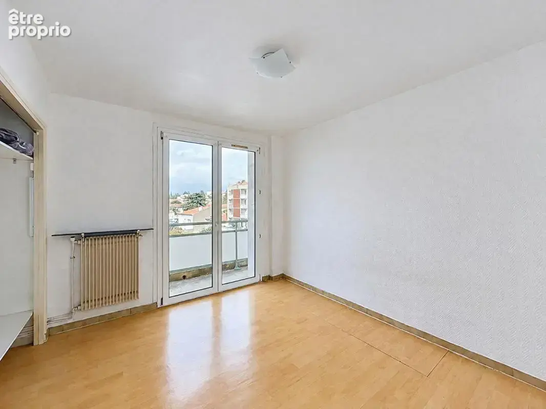 Carcassonne - appartement traversant 76 m² - dernier étage - balcons - parking privatif - photo 5