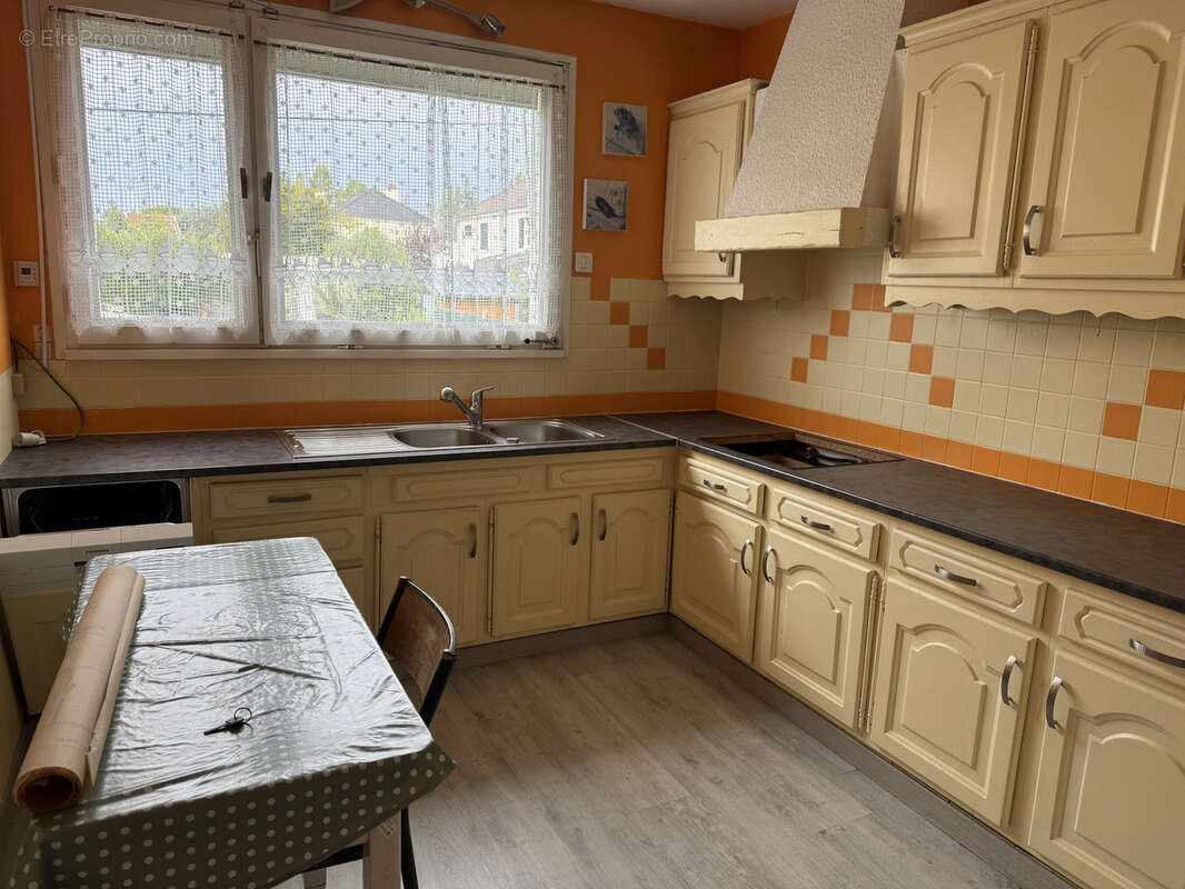 Maison à SAINT-JEAN-DE-LA-RUELLE