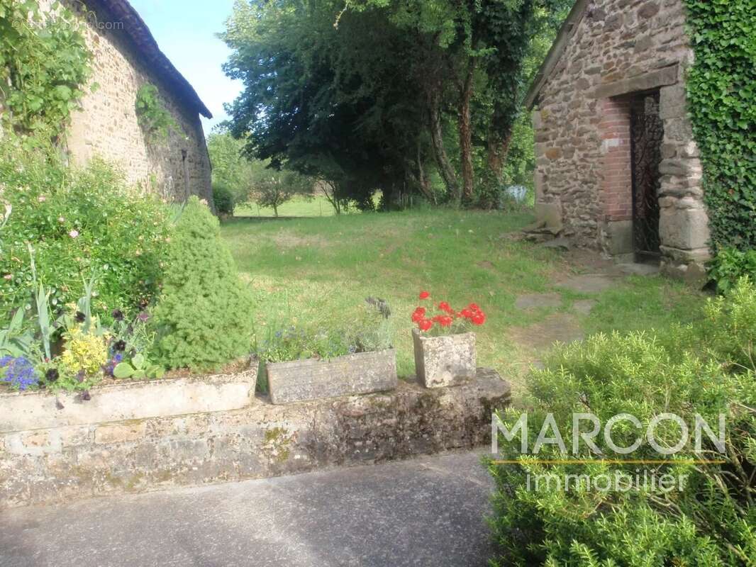 Maison à MAISON-FEYNE