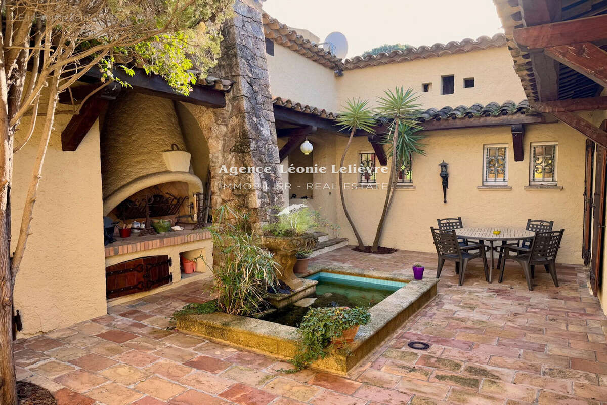 Maison à LES ISSAMBRES