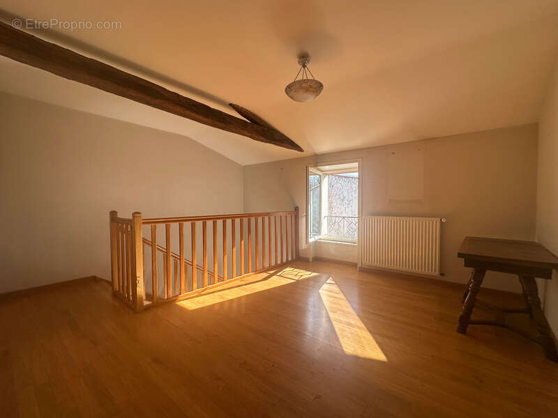 Les Clouzeaux, Maison en pierre 5 chambres avec jardin env. 605 m² double garage - photo 5