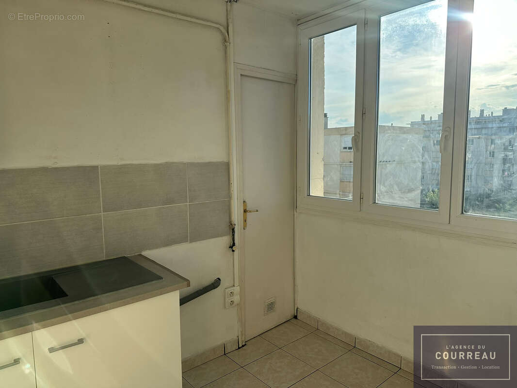F3 de 59 m2 situé près de l'Arène, 4ème étage • Balcon • Parking • Lumineux et calme - photo 6