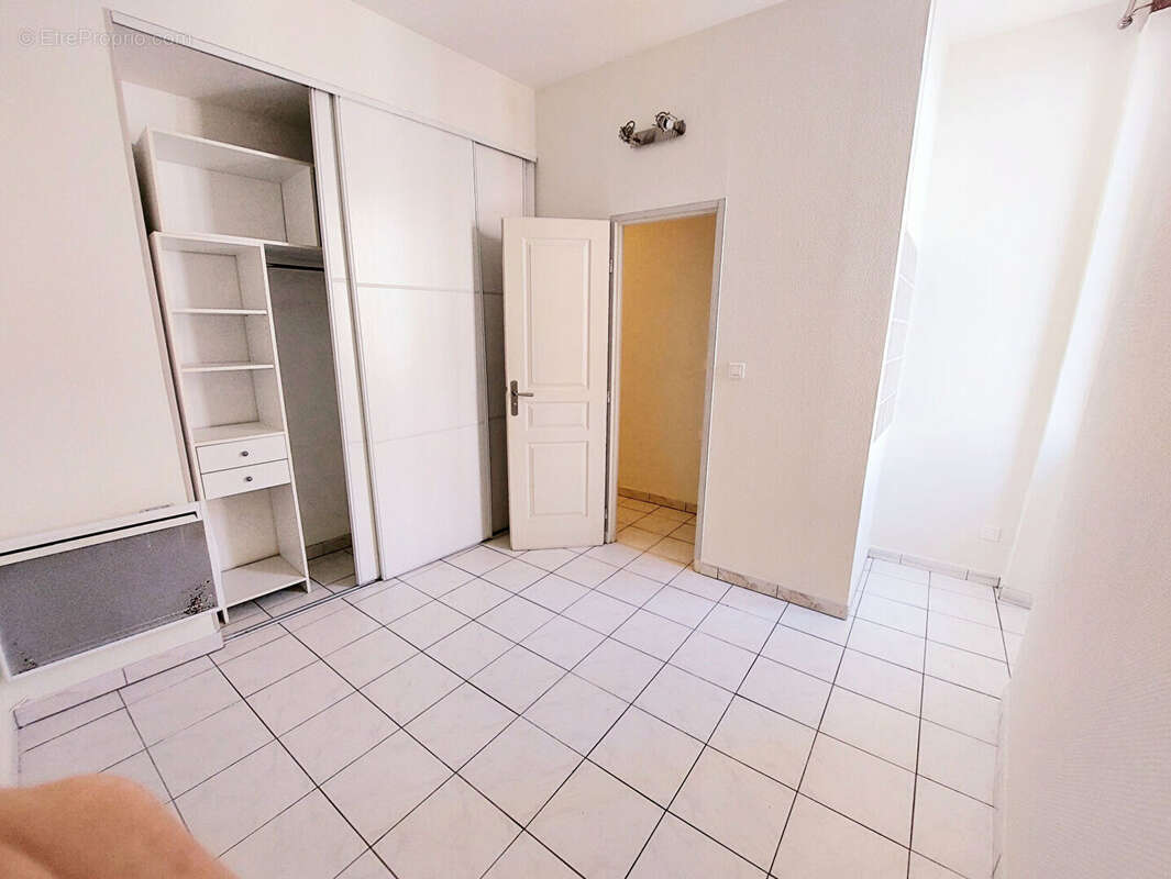 Maison individuelle divisée en 2 appartements rapport locatif secteur Pelloutier - photo 5