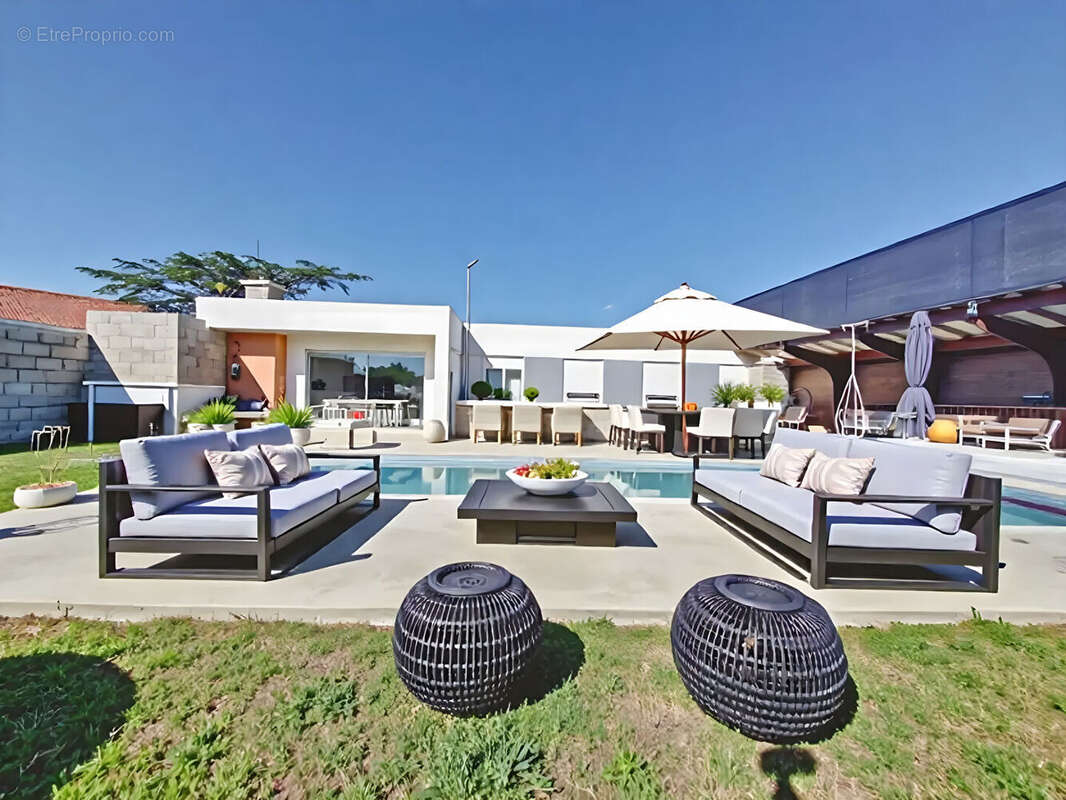 Maison à SURY-LE-COMTAL