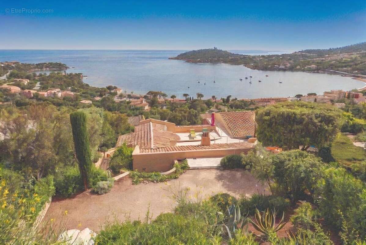 Saint-Raphaël - Agay, villa vue mer panoramique, piscine chauffée, 5 chambres - photo 14