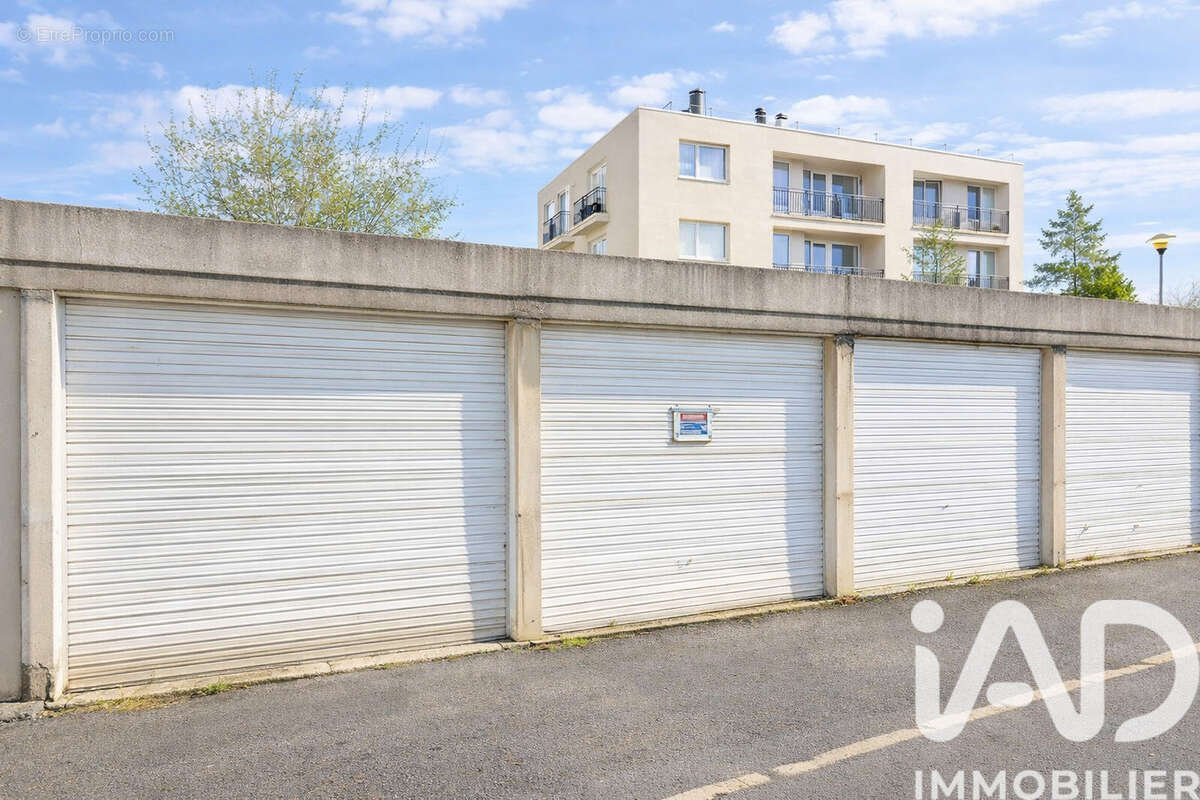 Photo 2 - Parking à ATHIS-MONS
