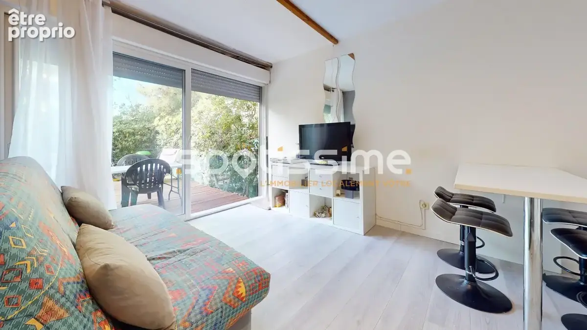 Le Cap d'Agde, Mont Saint-Martin, studio cabine en rez-de-jardin,Terrasse, parking privé - photo 2