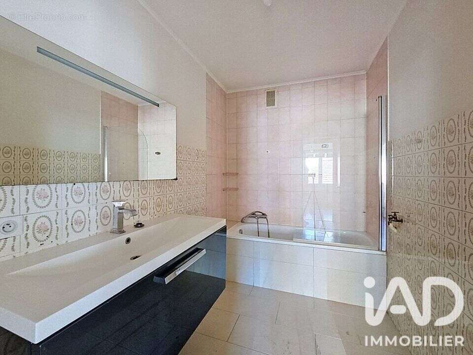 Appartement 55 m² à Bonne  - photo 9