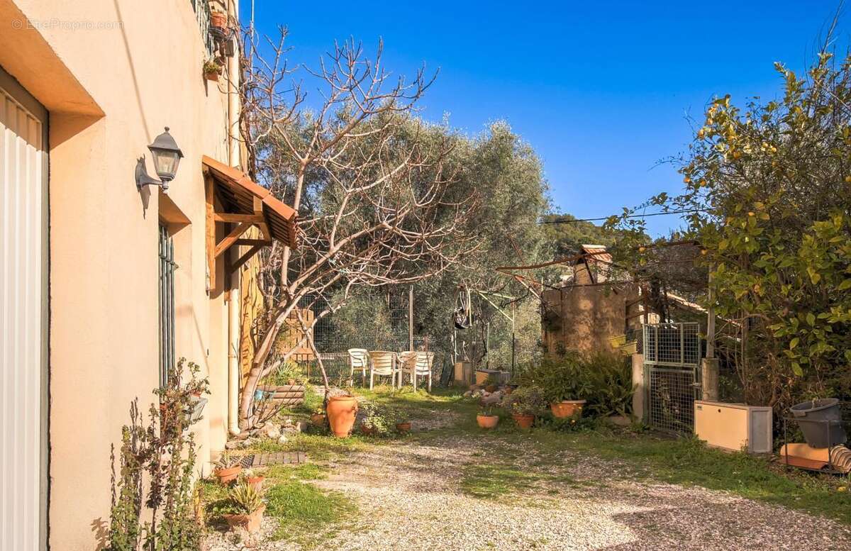 Colomars: Maison 5 Pièces avec Studio indépendant, garage - photo 6