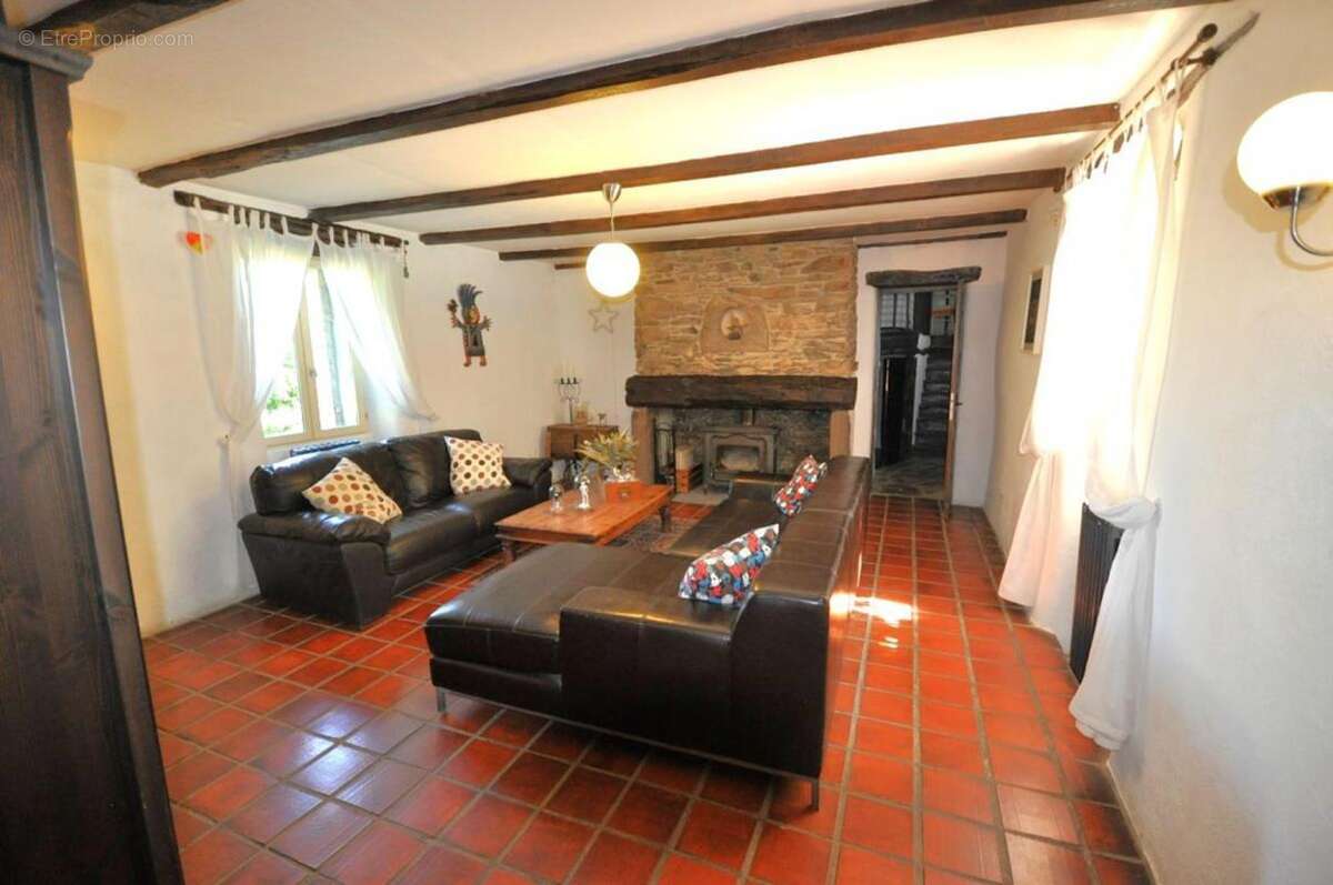 Maison à MIRANDOL-BOURGNOUNAC