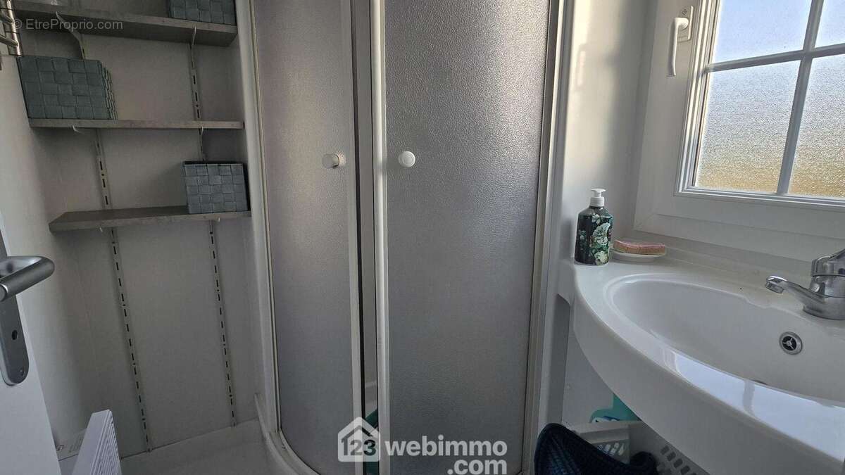 Salle de douche - Maison à TALMONT-SAINT-HILAIRE