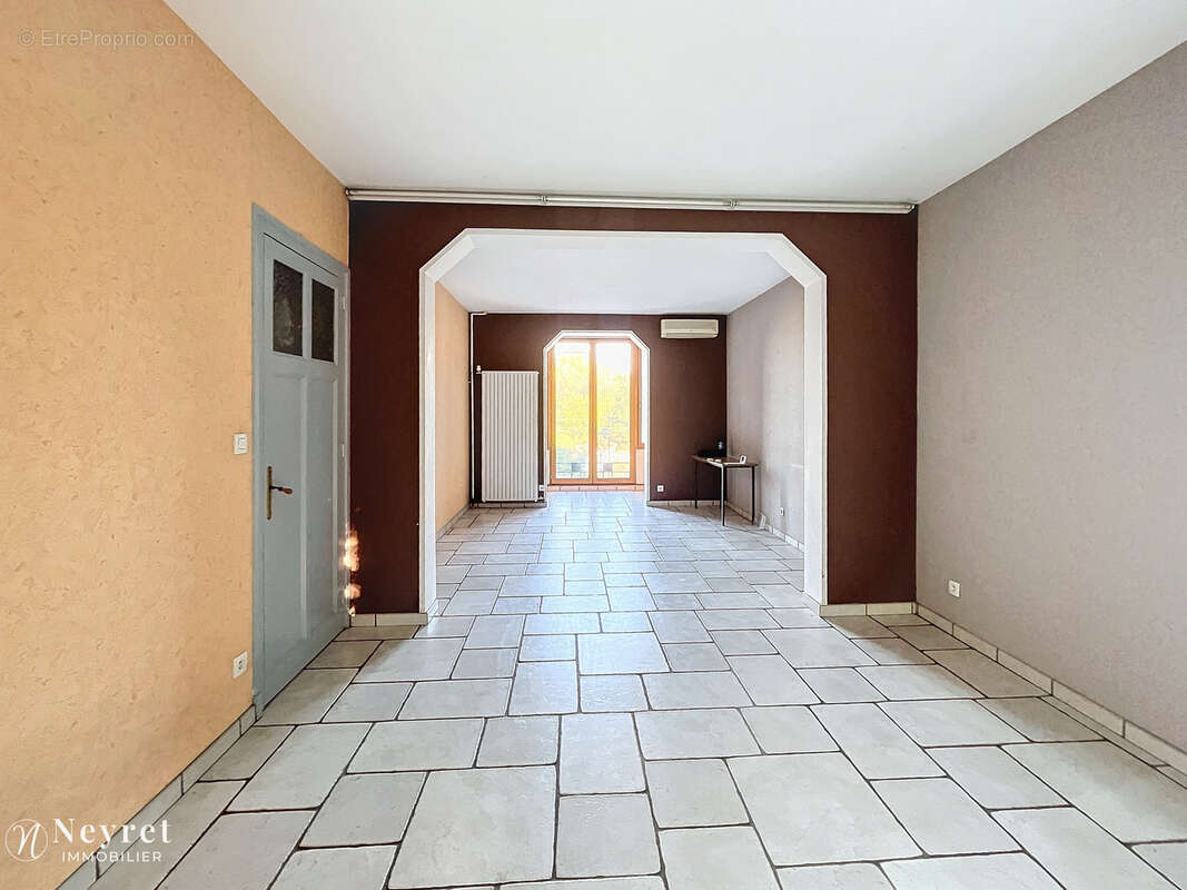 OULLINS - Maison familiale 224 m2 avec jardin et studio proche Lyon - photo 6