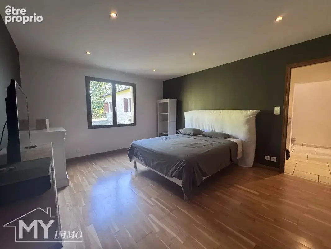 PINEUILH – Propriété d’exception de 350 m² avec piscine, au cœur d’un parc arboré de 5 500 m² et à deux pas des commodités - photo 18