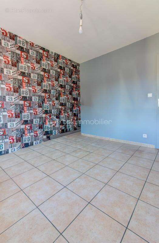 Maison à MONTELIMAR