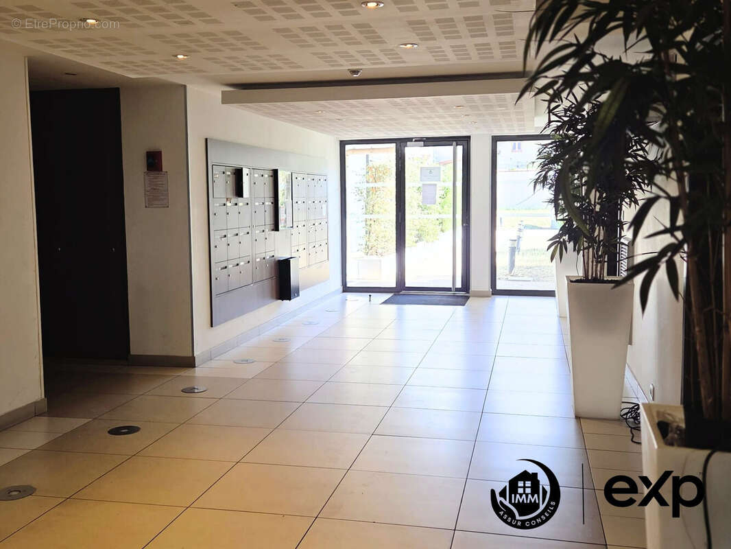 Appartement 23 m² à Decines-Charpieu  - photo 4