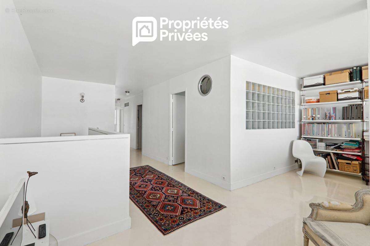 Appartement à COURBEVOIE