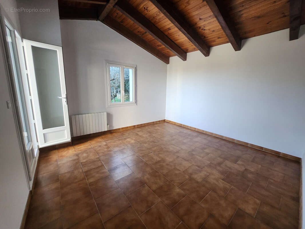 Maison à MONTAREN-ET-SAINT-MEDIERS