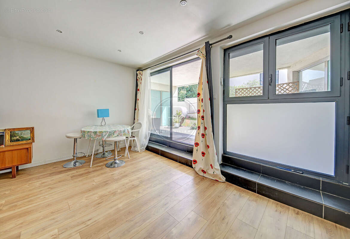 Appartement à MAREIL-MARLY