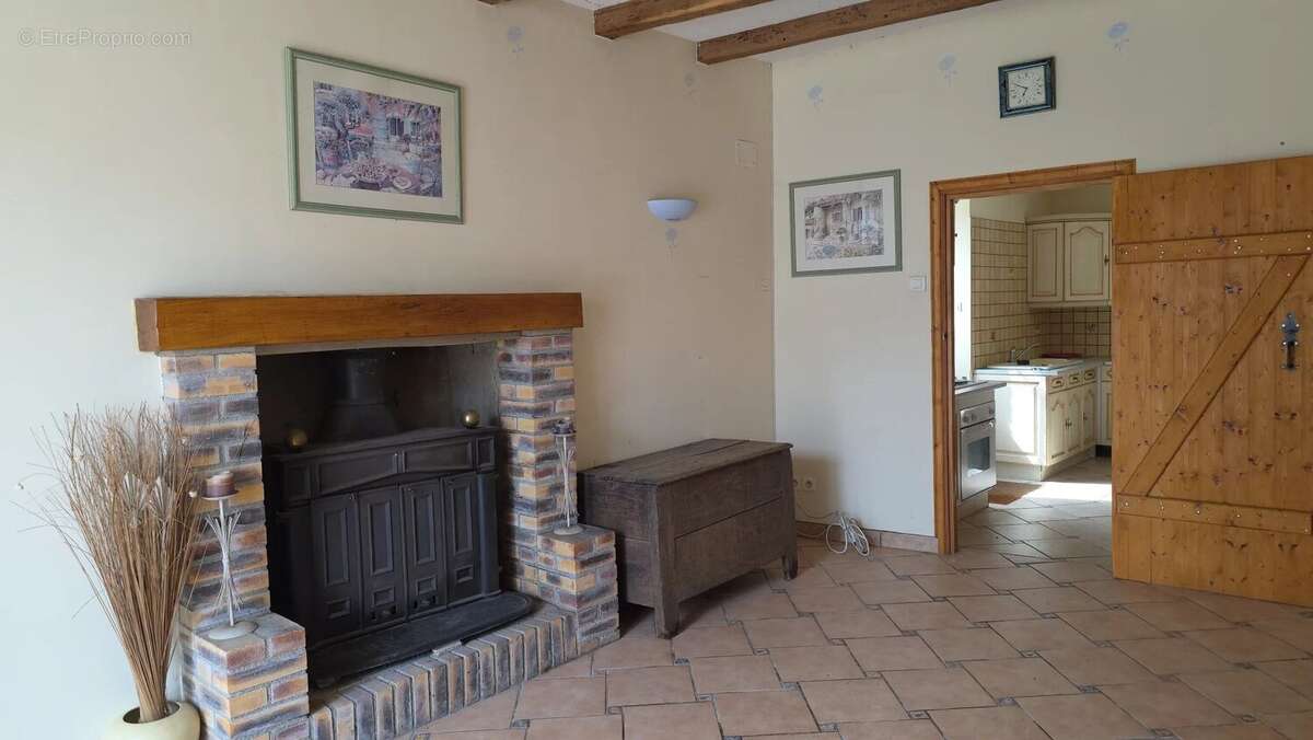 Maison à AZAT-LE-RIS