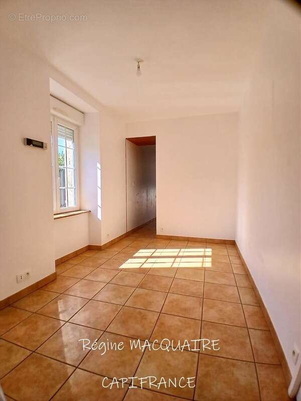 Maison en pierre à Sourdeval (50) – 4 pièces – 3 chambres dont 1 au rdc + dépendances – Terrain 2 500 m² - photo 8
