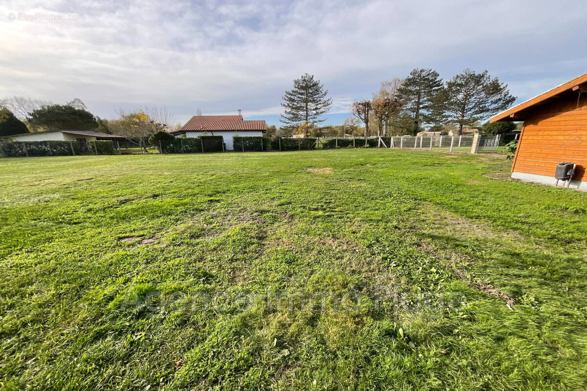 Terrain à GRAYAN-ET-L&#039;HOPITAL