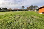 Terrain à GRAYAN-ET-L&#039;HOPITAL