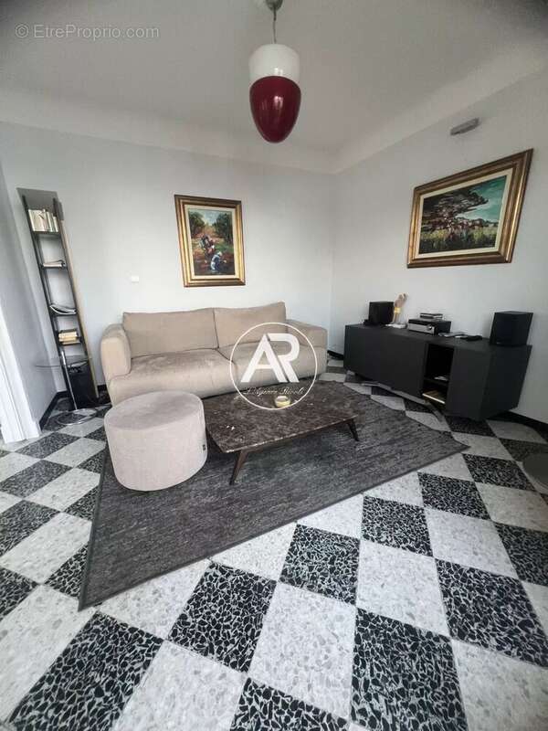 Appartement à ROQUEBRUNE-CAP-MARTIN