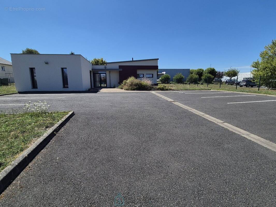 Commerce à MONTRICHARD