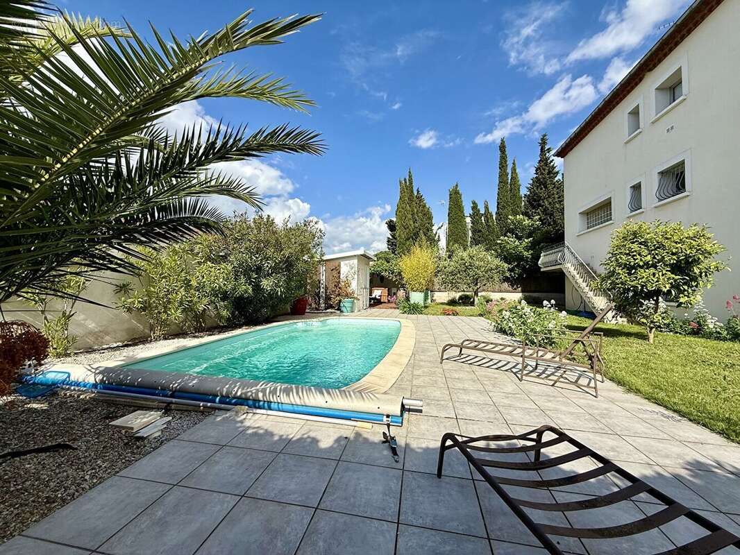 Maison de ville t6 avec garages et piscine - photo 2