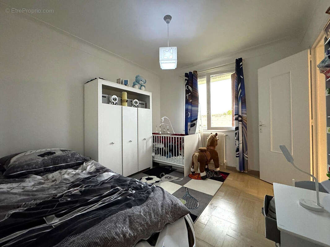 Appartement à BAGNOLS-SUR-CEZE