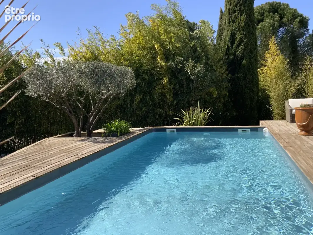Villa de plain pied sur un magnifique terrain arboré avec piscine. - photo 11