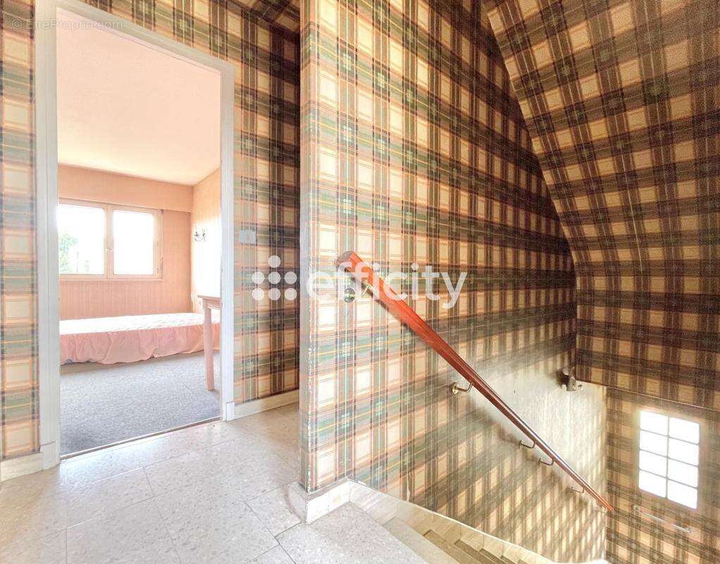 Maison à LES CLAYES-SOUS-BOIS