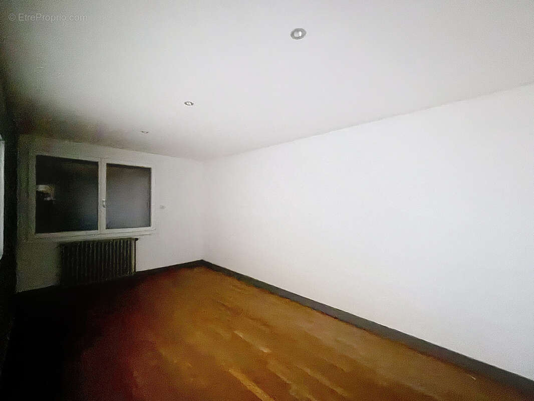 Appartement à TASSENIERES