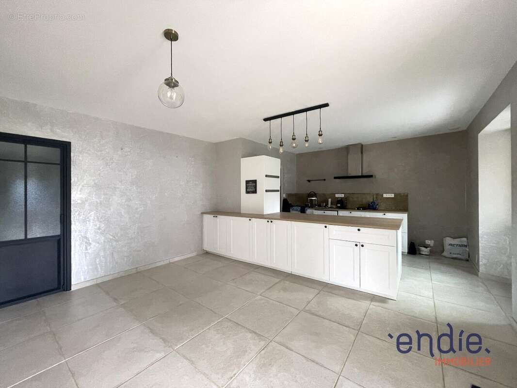 Maison à BEAUMONT-EN-VERON