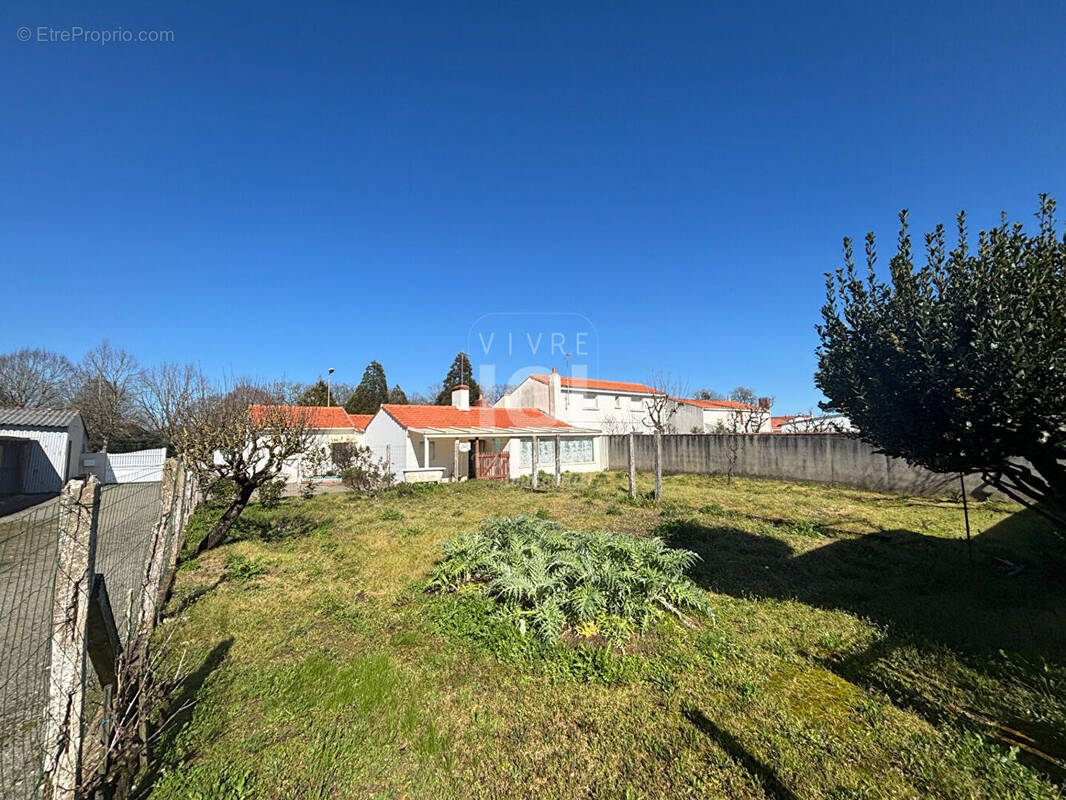 Maison à SAINT-HILAIRE-DE-CHALEONS