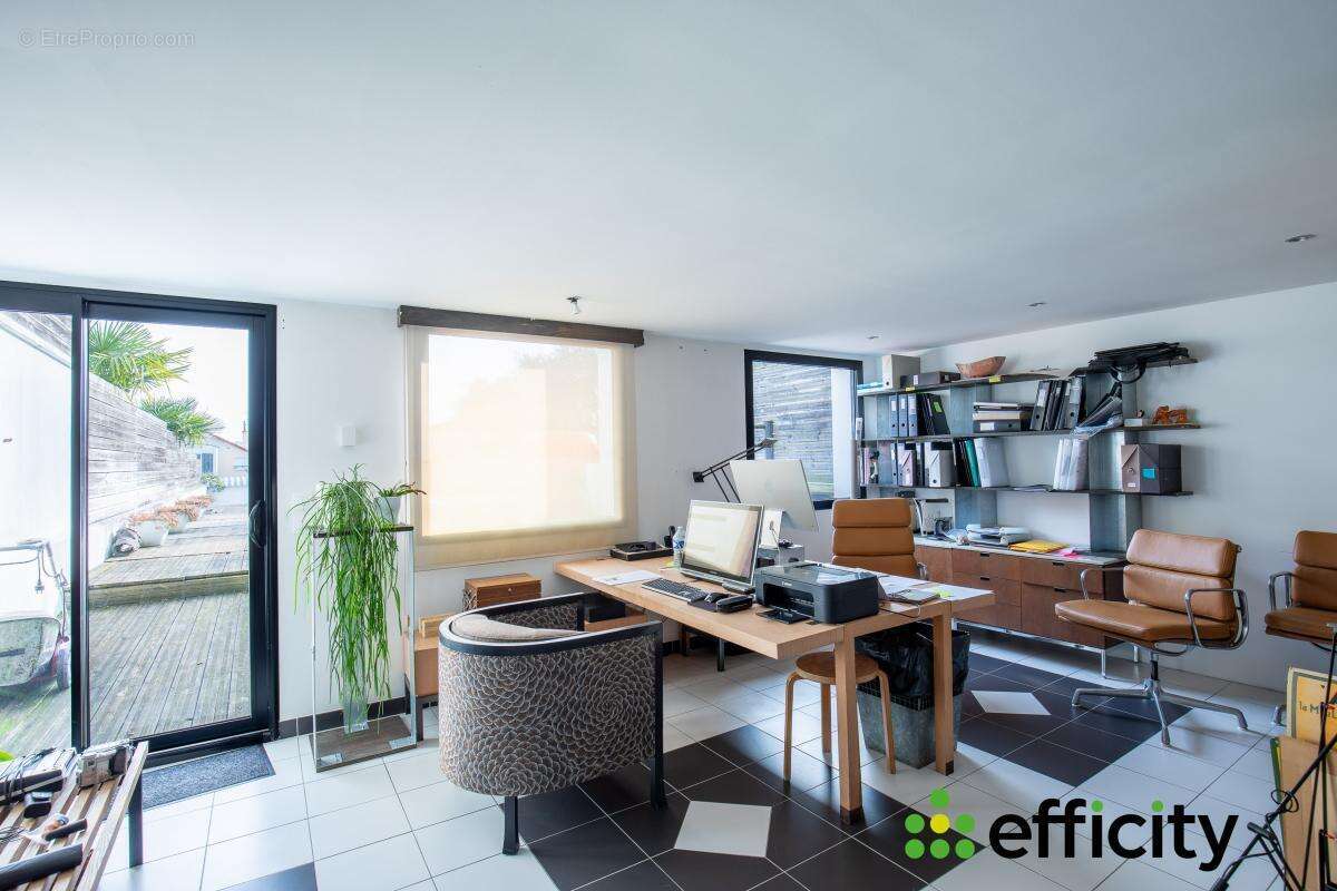 Maison 360 m² à Suresnes  - photo 22