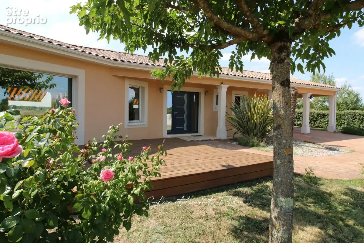 Maison contemporaine basse consommation avec vue degagee sur la campagne environnante - photo 2