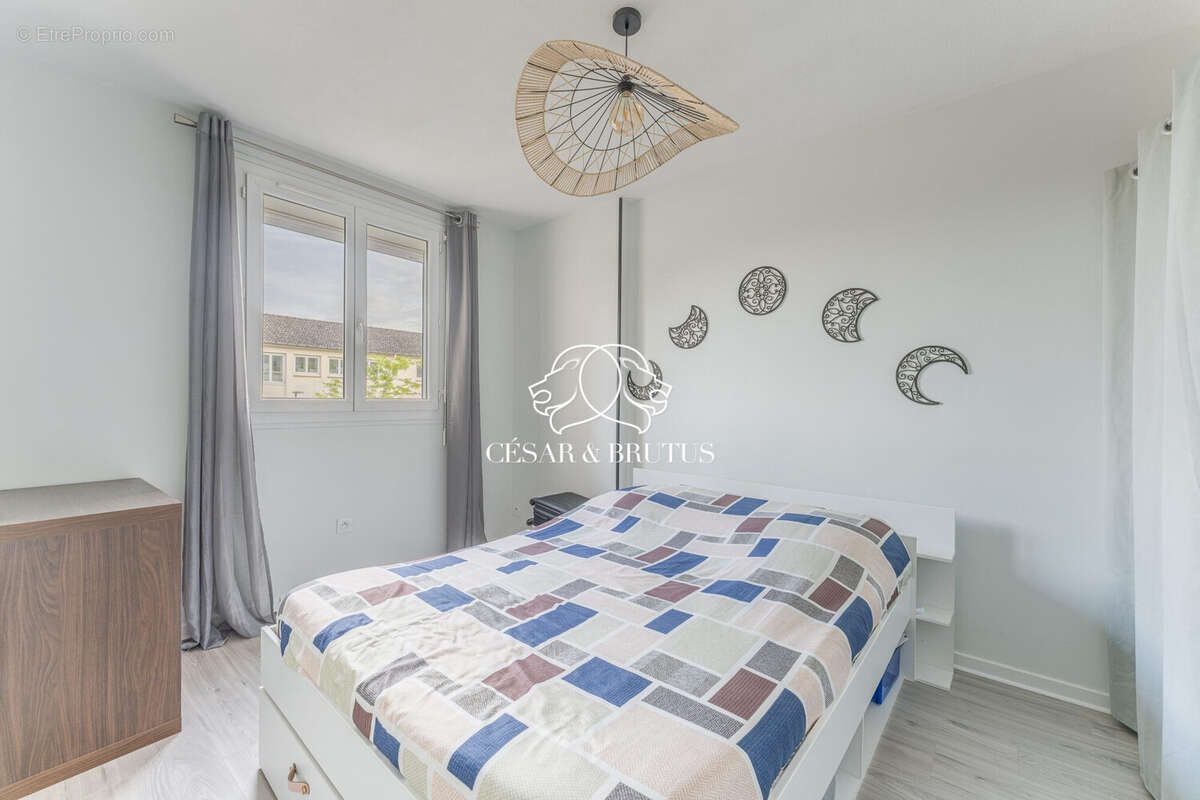 Appartement à LA TOUR-DE-SALVAGNY