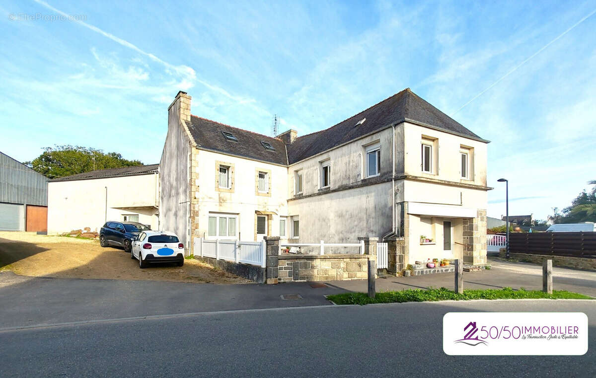 Appartement à PLOUNEVEZ-LOCHRIST