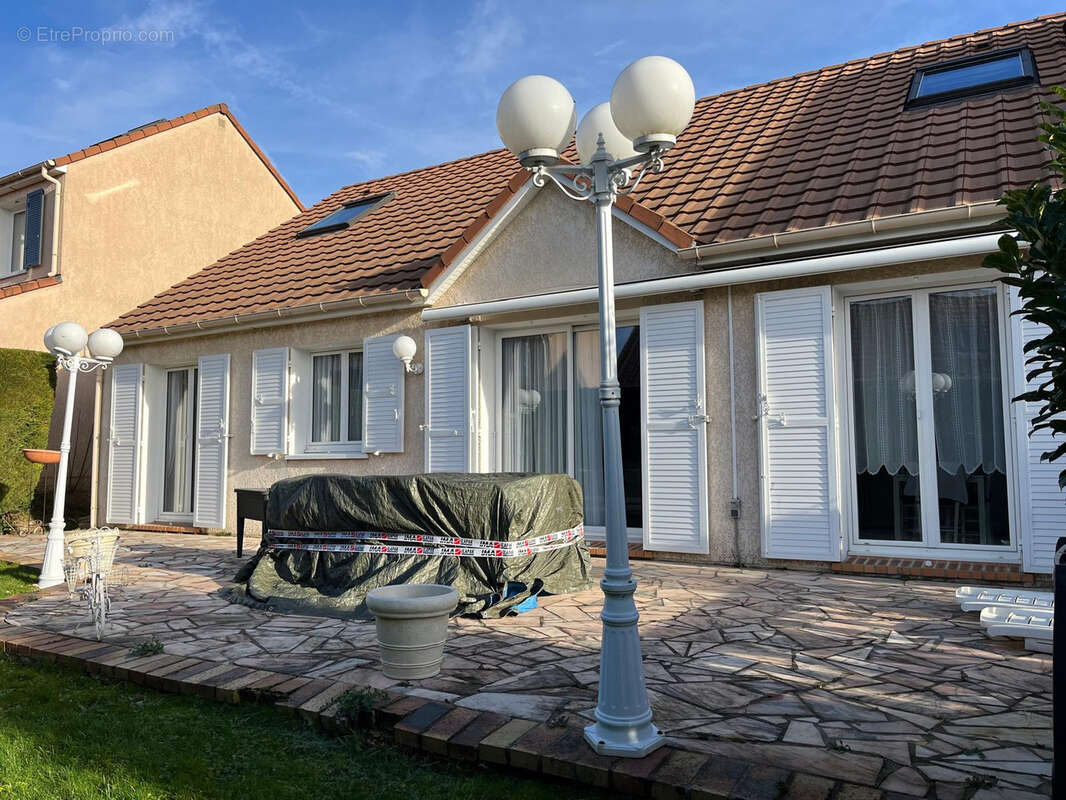 Maison à MONTEVRAIN