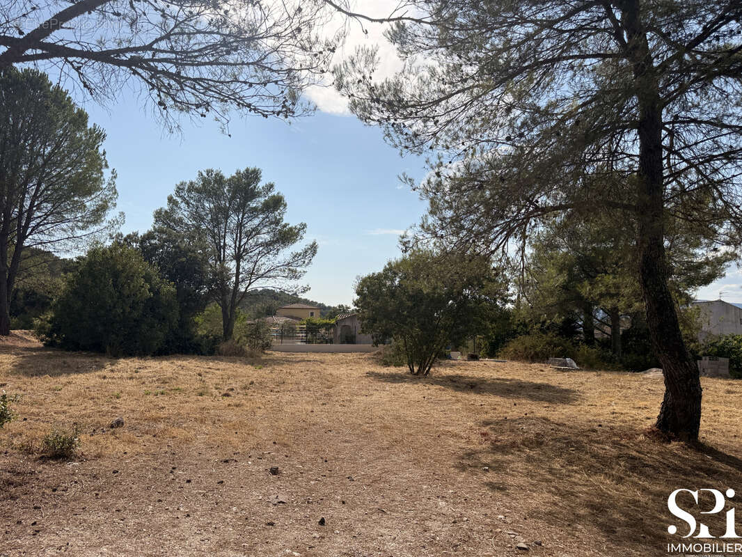 Pierrefeu-Du-Var : Terrain de 388m2 en vente - 177 000 € - photo 4