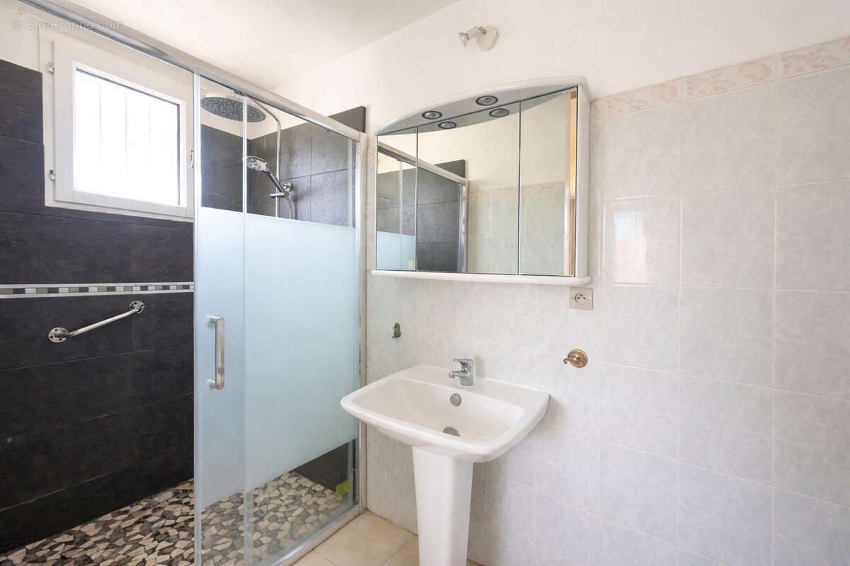 Maison à SAINT-LAURENT-DE-LA-SALANQUE