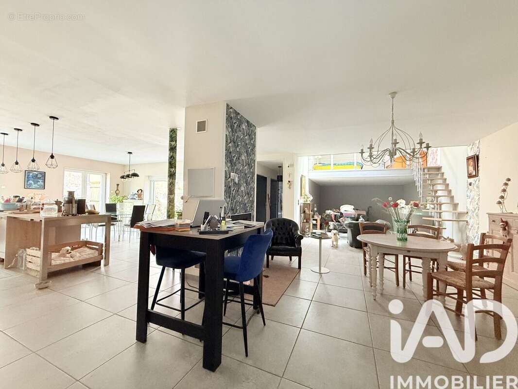 Maison 215 m² à Caudry  - photo 4