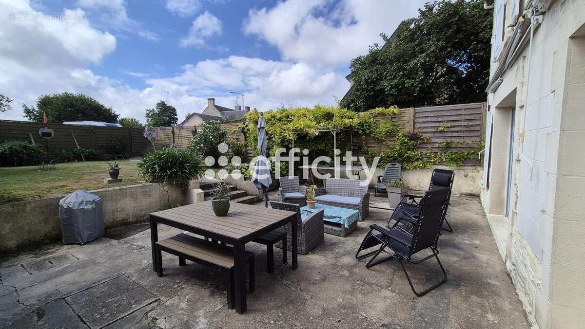 Maison à LONGUES-SUR-MER