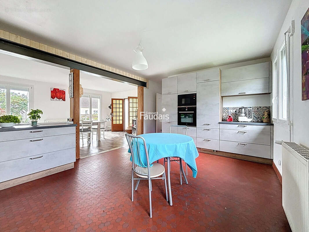 Maison 191 m² à Saint-Lo  - photo 4