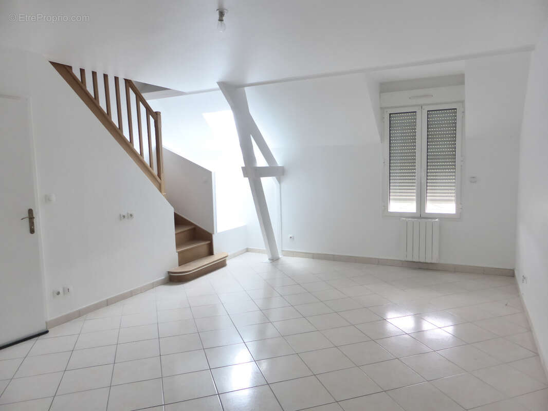 Appartement à COURSON-MONTELOUP