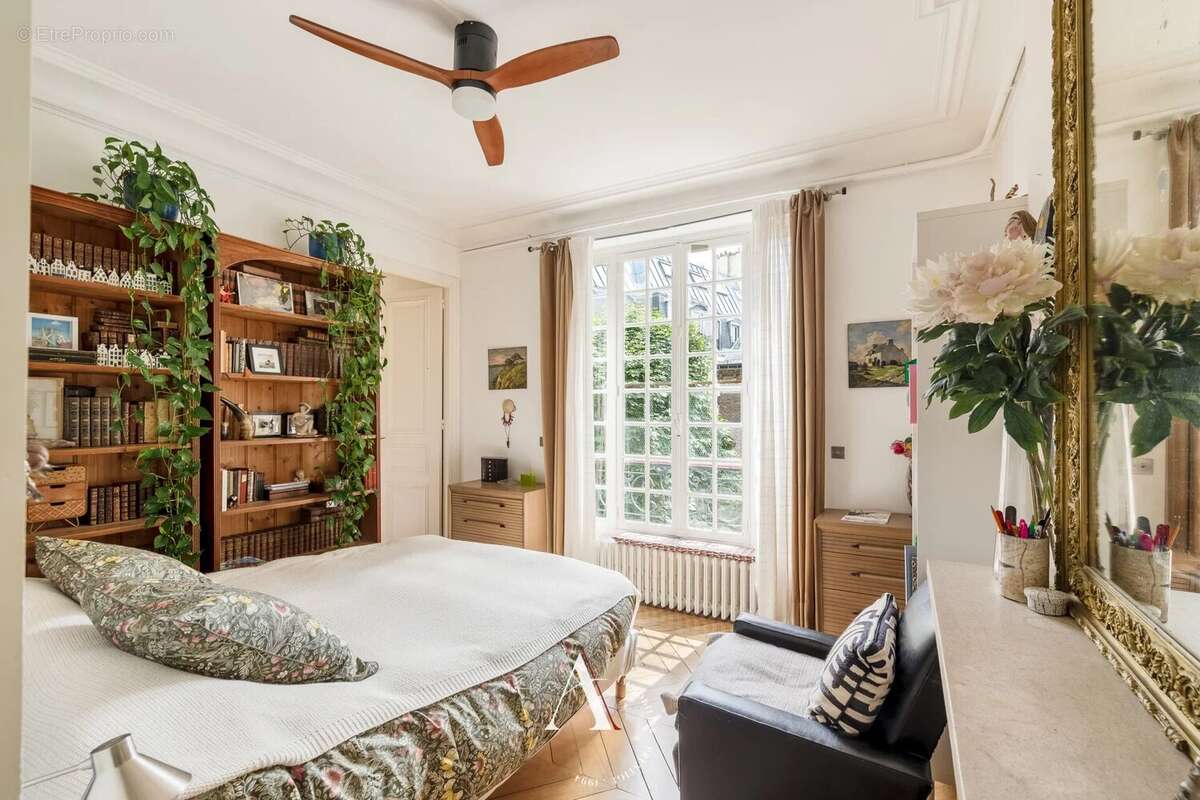Appartement à PARIS-9E