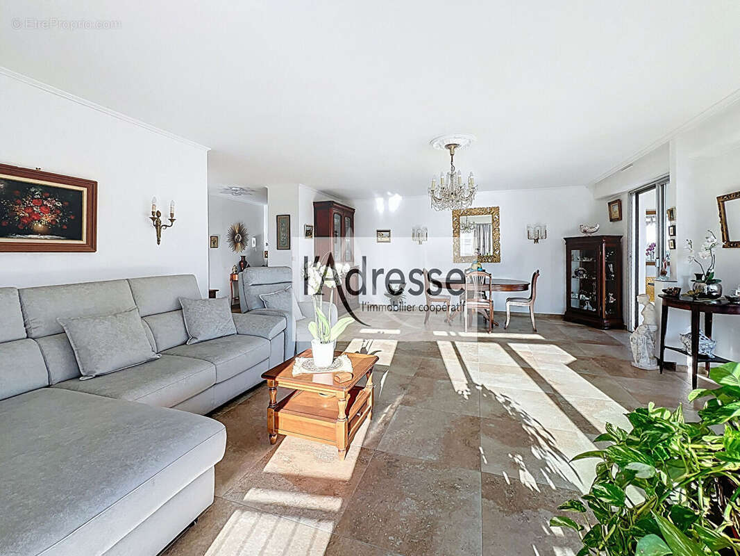 Appartement à VALLAURIS