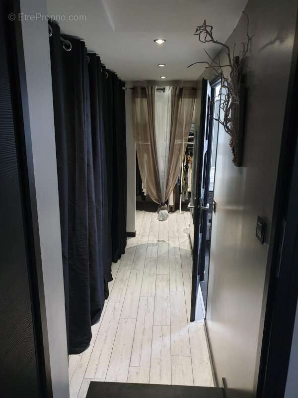 Maison à SAINT-PIERRE-DE-CHIGNAC